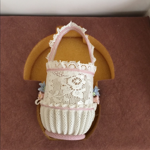 LLADRO Caprichos Small delicate Round Basket